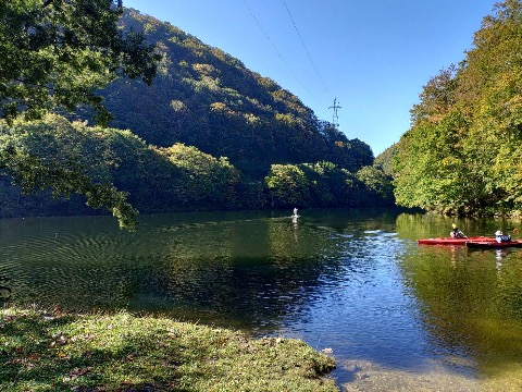洞元湖でSUP